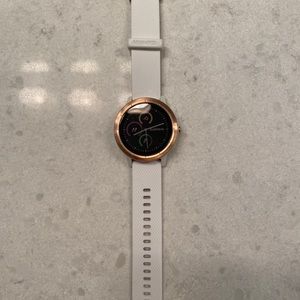 Garmin Vivoactive 3 GPS Smartwatch in Rose Gold